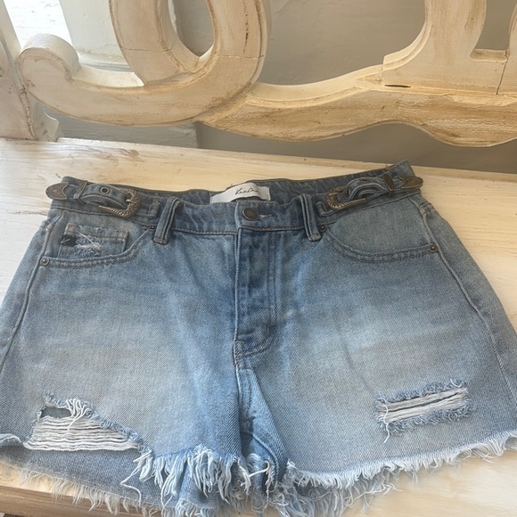 KanCan Blue Jean Shorts Distressed Frayed Hem Size 7/27 - Picture 1 of 6